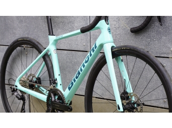 Bianchi Infinito 105 Di2 12s Velomann alloy - Celeste glossy/black decals 2026